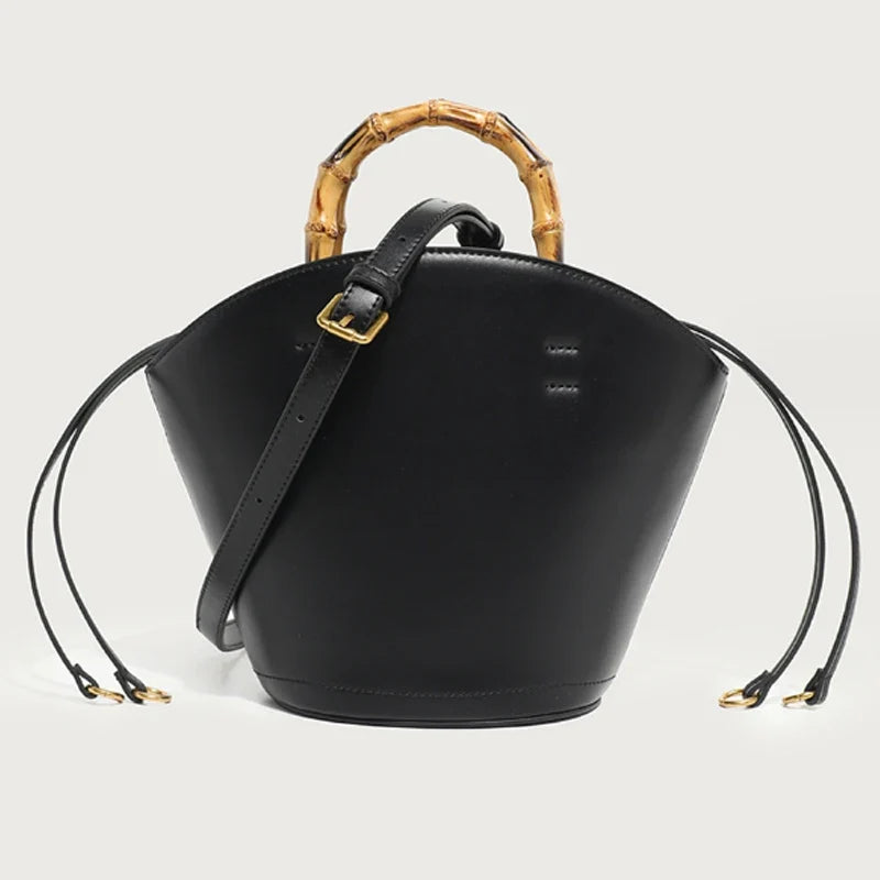 Sac à main seau avec anse fabriquée en bambou