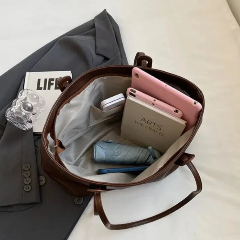 Sac à main spacieux de type cabas, style sobre