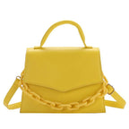Sac à main stylé doté d'une chaîne