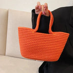 Sac à main tendance au format panier coloré