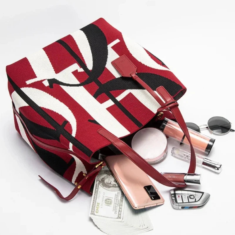 Sac à main volumineux au style rétro
