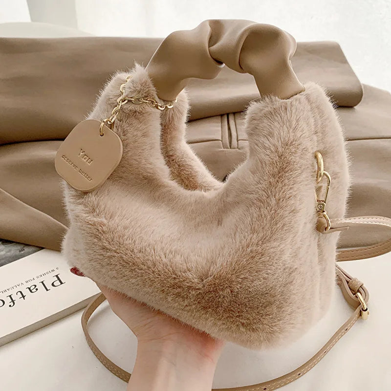 Sac à porter à la main en fausse fourrure