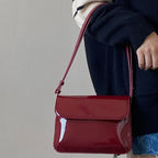 Sac à porter à la main rouge et luxueux