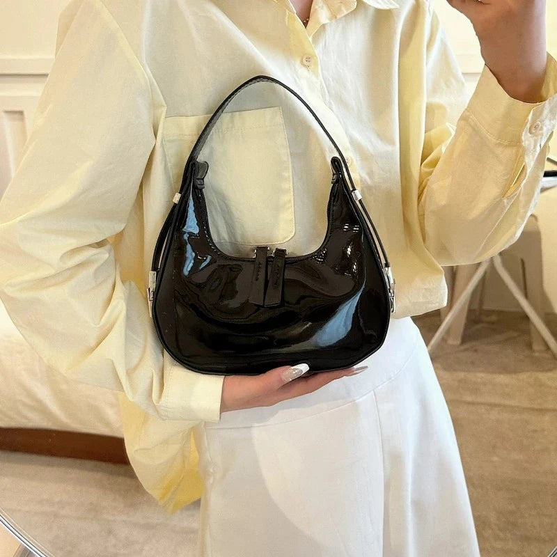 Sac actuel à la forme demi-lune