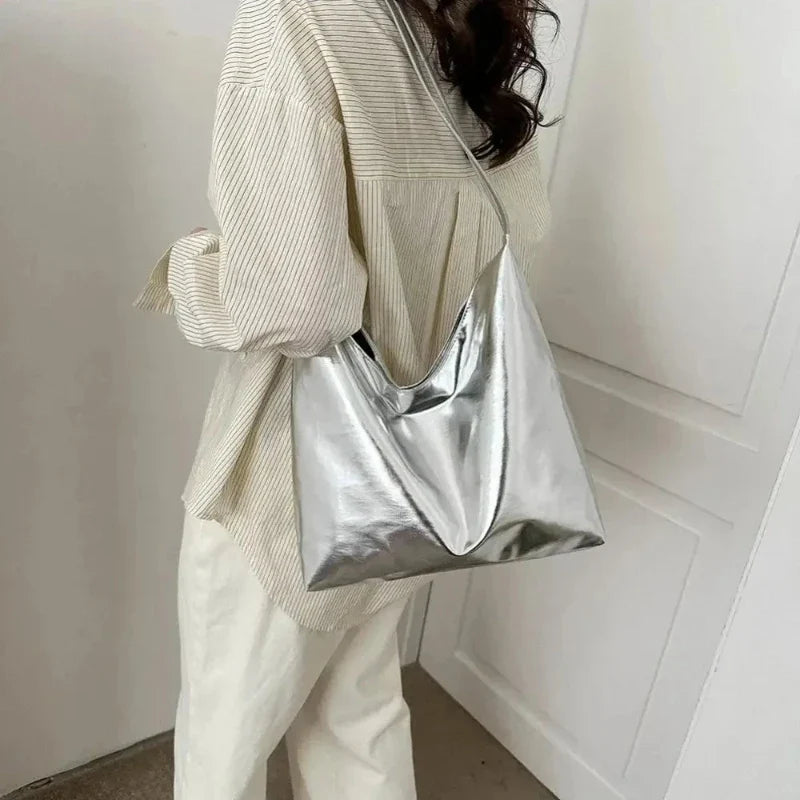 Sac argenté brillant au style luxueux