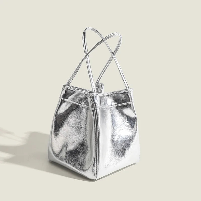 Sac argenté pour femme au format seau