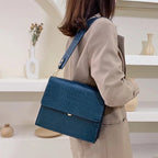 Sac aspect croco porté en bandoulière