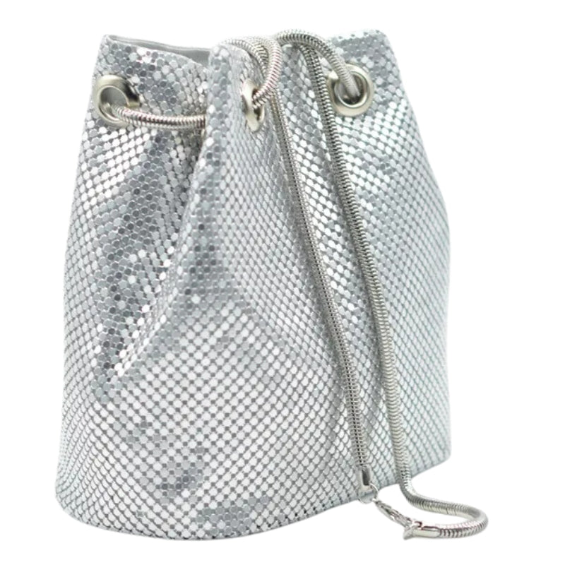 Sac au fini métallisé porté à la main