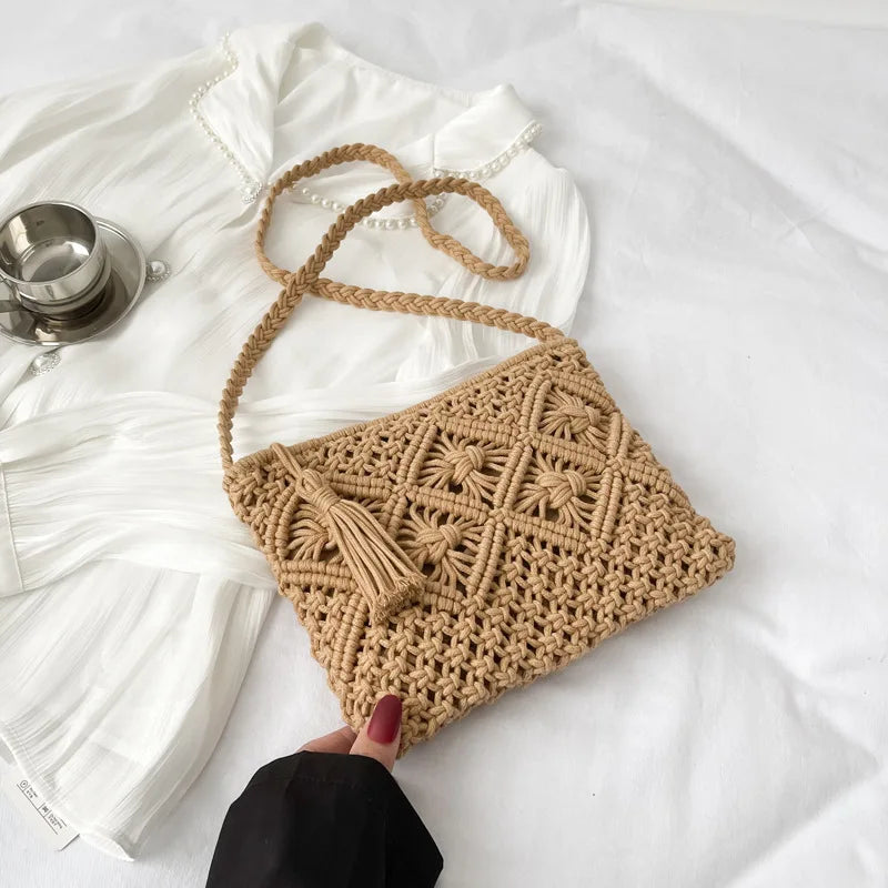 Sac au format pochette en macramé