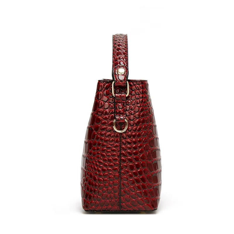Sac au rendu verni façon crocodile