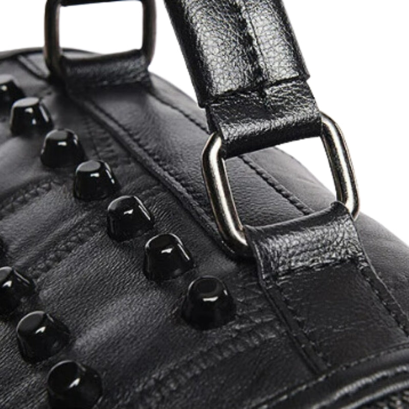 Sac avec bandoulière et détails cloutés