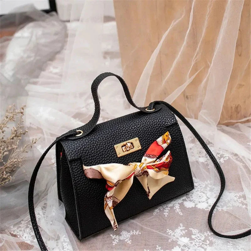 Sac avec nœud papillon destiné aux petites filles