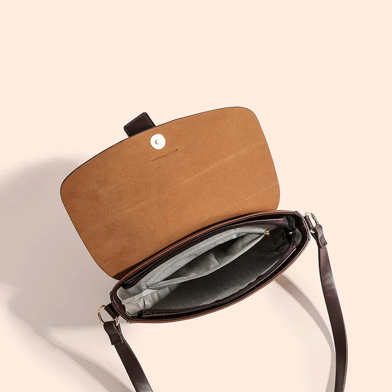 Sac baguette à bandoulière de couleur marron