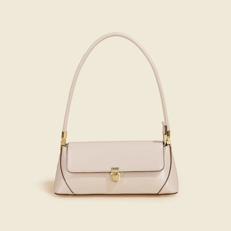 Sac baguette à fermeture dorée et allure raffinée