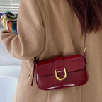 Sac baguette à la finition luxueuse
