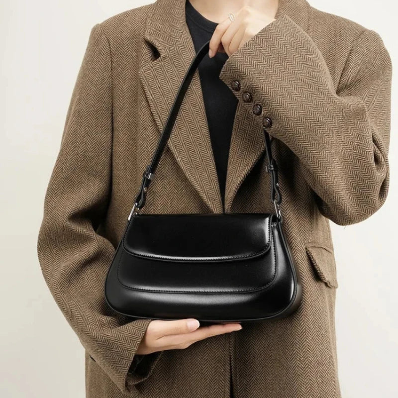 Sac baguette à la ligne élégante et compacte