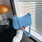 Sac baguette au format compact et couleur affirmée