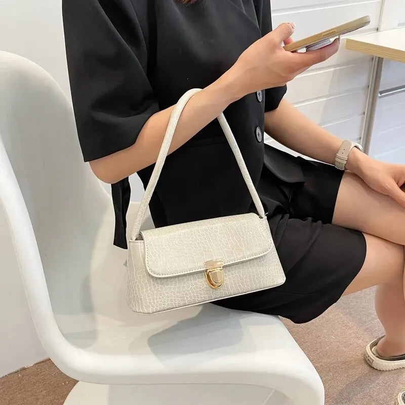Sac baguette blanc élégant en matière synthétique