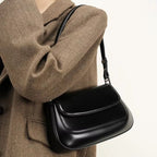 Sac baguette compact à silhouette élégante