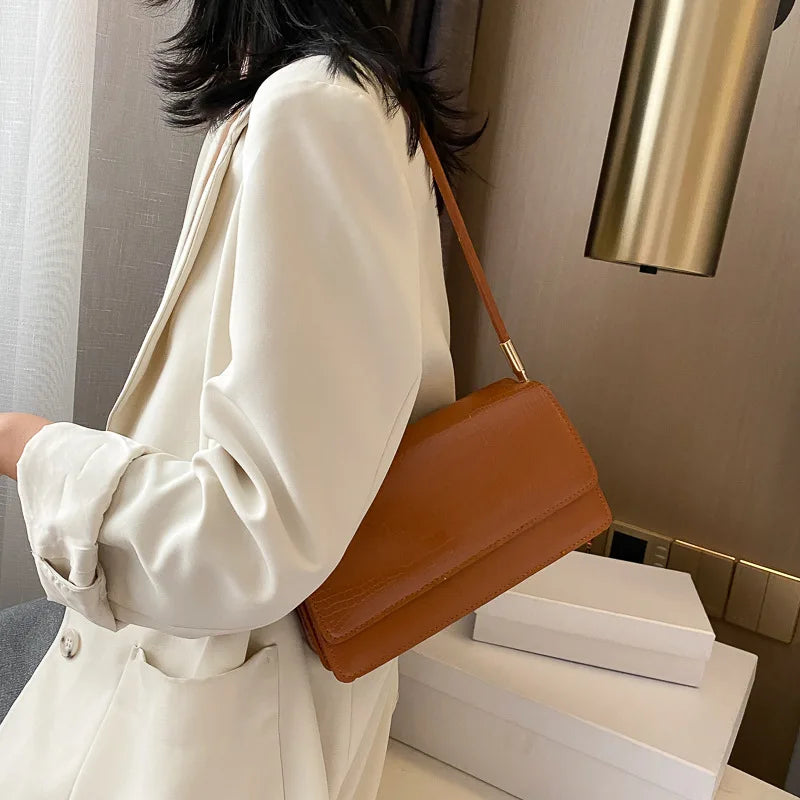Sac baguette effet croco élégant et résistant