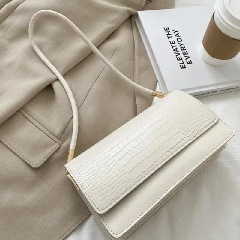 Sac baguette effet croco résistant et raffiné