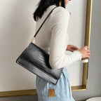 Sac baguette effet crocodile élégant et résistant