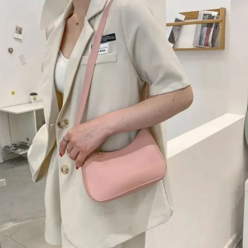 Sac baguette en simili rose au style rétro