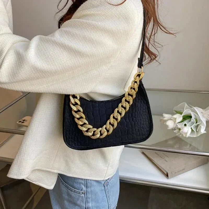 Sac baguette féminin porté main avec chaîne