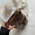Sac baguette fermé par une boucle