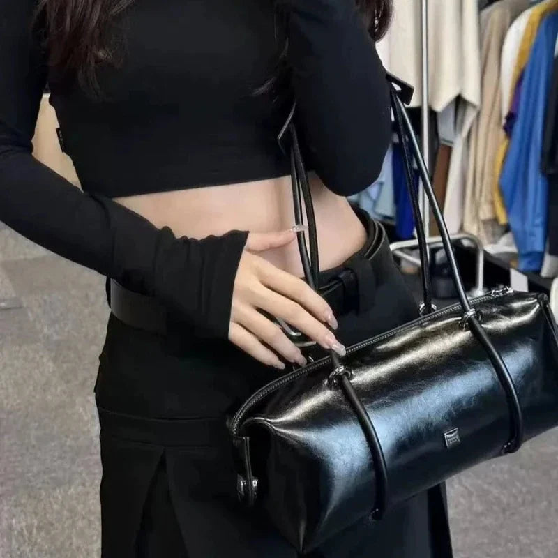Sac baguette noir au style raffiné et intemporel