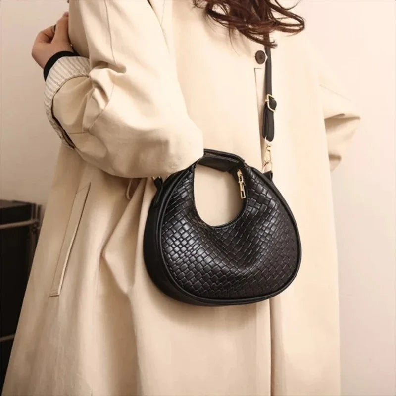 Sac baguette raffiné au design tressé