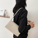 Sac baguette raffiné et résistant effet croco