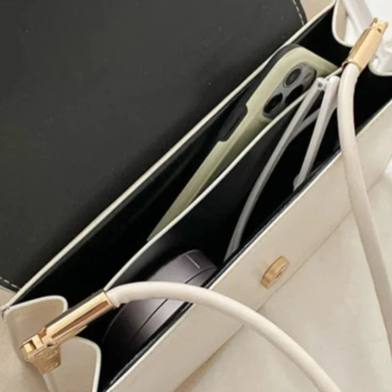 Sac baguette robuste et élégant effet croco