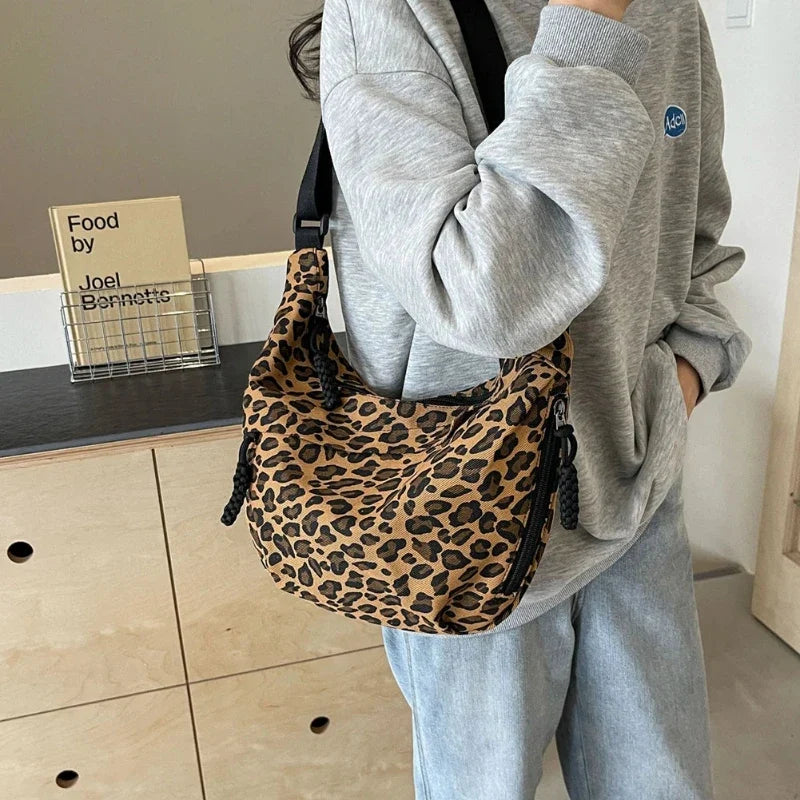 Sac banane à bandoulière motif léopard