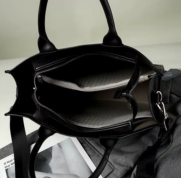 Sac bandoulière au format cabas à main