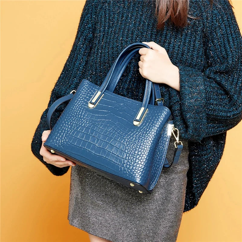 Sac bandoulière cuir effet crocodile au design glamour