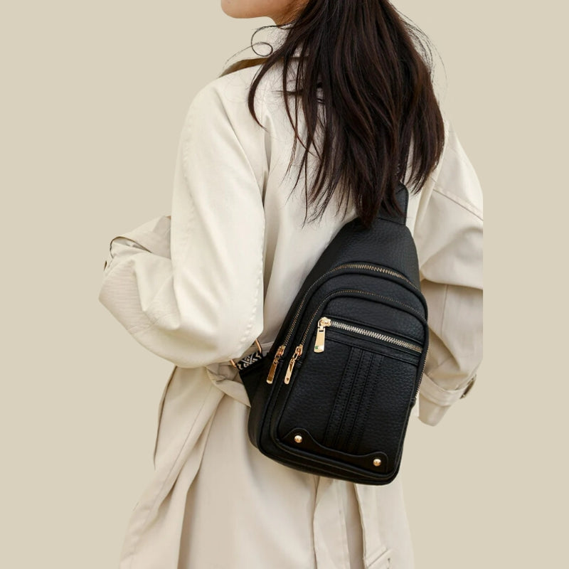Sac bandoulière féminin position poitrine