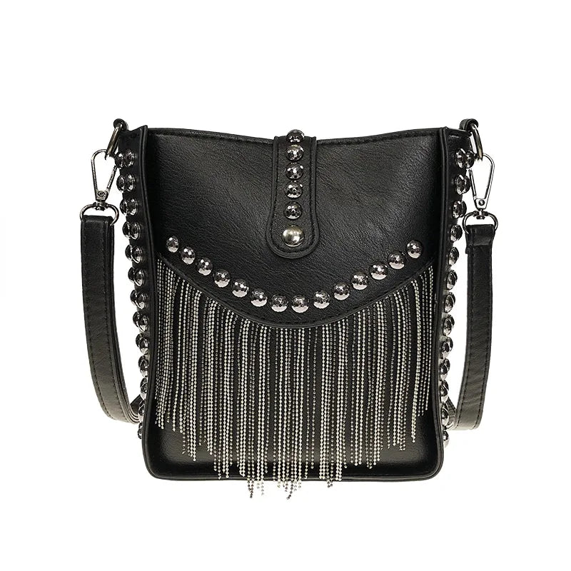 Sac bandoulière femme à frange et rivet métallique