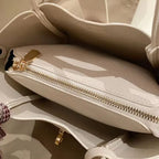 Sac beige de petite taille avec foulard