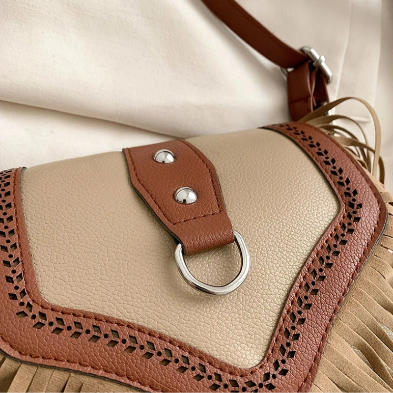 Sac besace décoré de franges