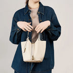 Sac blanc chic pour femme au format bourse