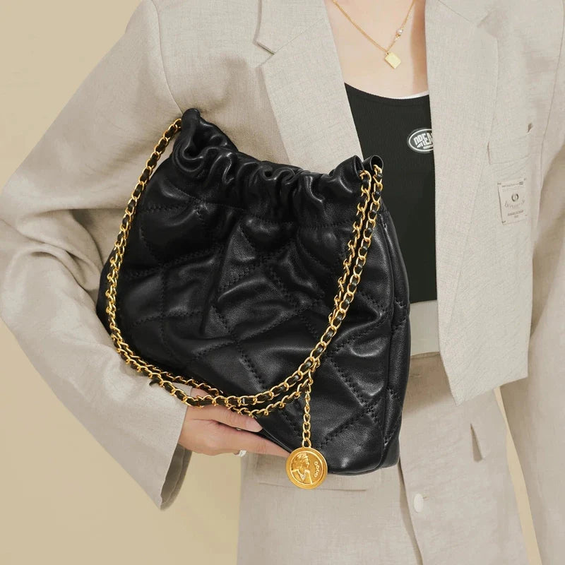 Sac bourse à l’aspect luxueux et matelassé