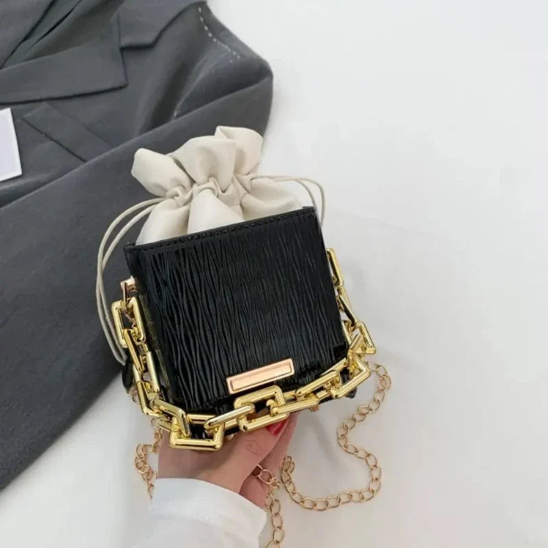 Sac bourse féminin luxueux muni d’une chaîne