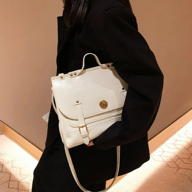 Sac cartable porté à la main