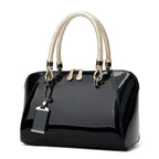 Sac chic de mariage au rendu verni et glamour