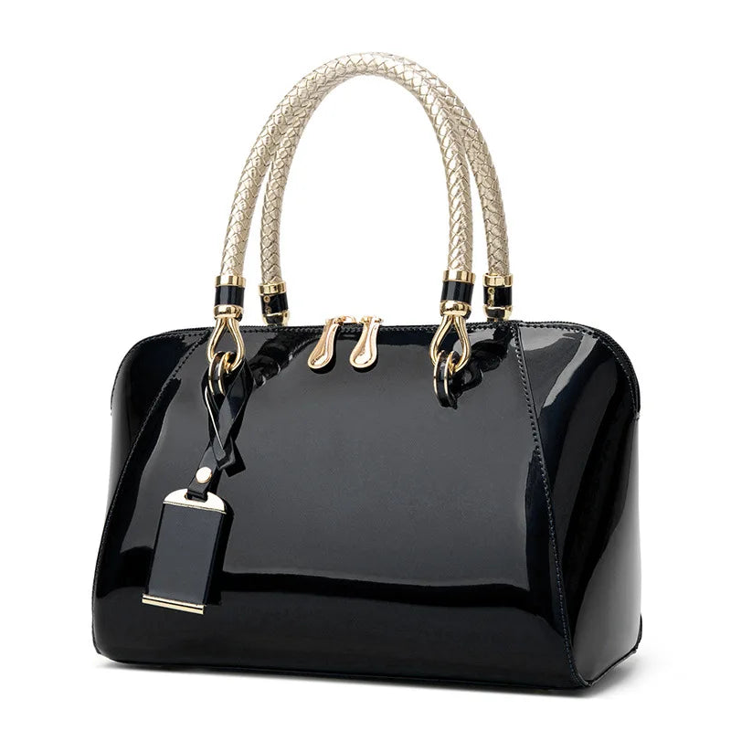 Sac chic de mariage au rendu verni et glamour
