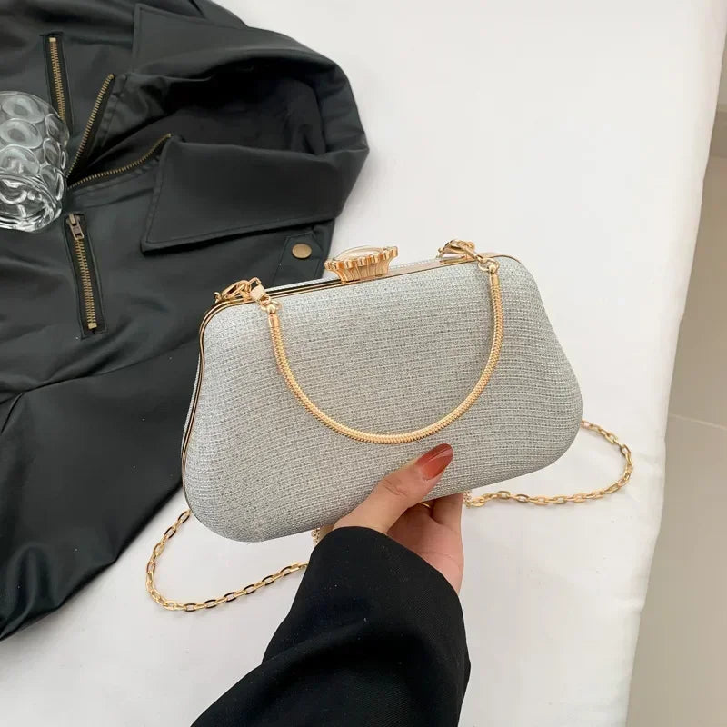 Sac chic de soirée, à la fois glamour et intemporel