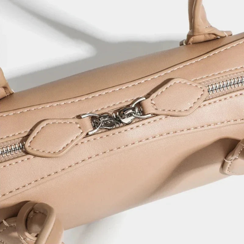 Sac chic format baguette muni d'une anse raffinée