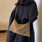 Sac chic forme baguette au design sobre