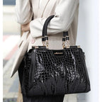 Sac chic noir à porter à la main